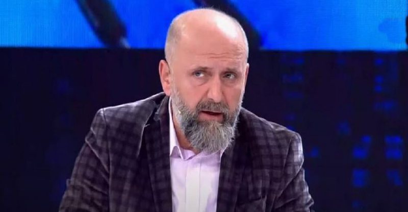 Alfred Cako plas skandalet e mëdha të Sali Berishës, flet për pasuritë marramendëse që ka vendosur në emër të të tjerëve: Ku i ka gjetur Shkëlzeni 500-600 mijë euro për të jetuar në… Alfred Cako plas skandalet e mëdha të Sali Berishës, flet për pasuritë marramendëse që ka vendosur në emër të të tjerëve: Ku i ka gjetur Shkëlzeni 500-600 mijë euro për të jetuar në…