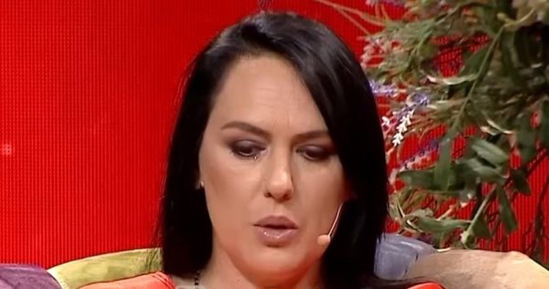 “Ka qenë një periudhë e zezë”! Moderatorja e njohur shqiptare shpërthen në lot në mes të emisionit dhe tregon humbjen e njërës prej vajzave të saja: Me të ka vdekur edhe një pjesë e imja! “Ka qenë një periudhë e zezë”! Moderatorja e njohur shqiptare shpërthen në lot në mes të emisionit dhe tregon humbjen e njërës prej vajzave të saja: Me të ka vdekur edhe një pjesë e imja!