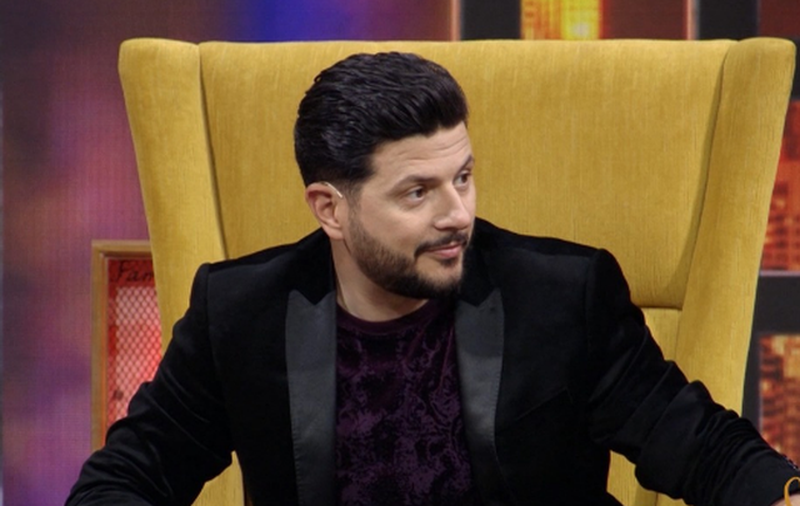 Rrëfehet Ermal Mamaqi! Tregon ëndrrën e thyer në mes: Prandaj vendosa të bëhesha i pasur Rrëfehet Ermal Mamaqi! Tregon ëndrrën e thyer në mes: Prandaj vendosa të bëhesha i pasur