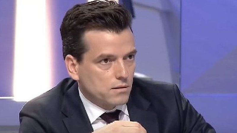 “Do të ishte vetëvrasje po të…” Agron Shehaj thumbon Bashën nga Vlora: Duhet të ndryshojmë lidershipin “Do të ishte vetëvrasje po të…” Agron Shehaj thumbon Bashën nga Vlora: Duhet të ndryshojmë lidershipin