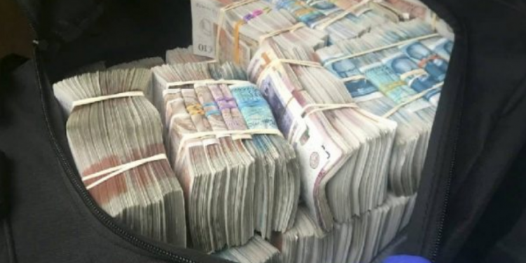 E shitën si zbulim të madh: E vërteta dramatike e furgonit me 120 mijë paund që u kap në Durrës E shitën si zbulim të madh: E vërteta dramatike e furgonit me 120 mijë paund që u kap në Durrës