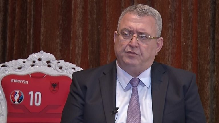 Grabitet me armë biznesi i Armand Dukës, hajdutët hyjnë me leva dhe pistoleta dhe i marrin 100 mln lekë Grabitet me armë biznesi i Armand Dukës, hajdutët hyjnë me leva dhe pistoleta dhe i marrin 100 mln lekë