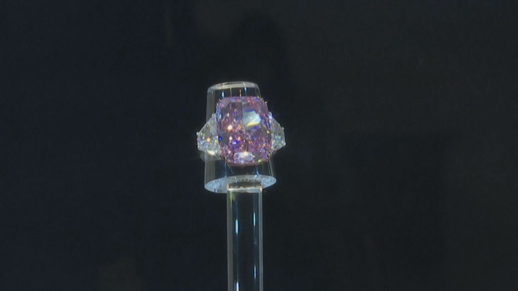 “Sakura” thyen rekordin, diamanti rozë shitet për çmimin marramendës “Sakura” thyen rekordin, diamanti rozë shitet për çmimin marramendës