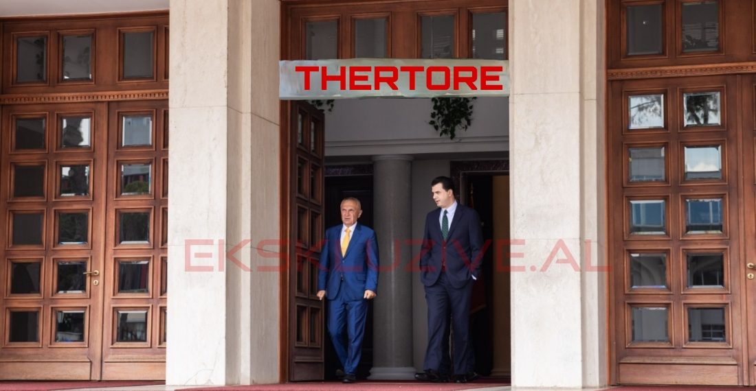 Ilir, o im vëlla! Më jep hanxharin hua, ta shkrijë Ramën me gjithçka! Ilir, o im vëlla! Më jep hanxharin hua, ta shkrijë Ramën me gjithçka!