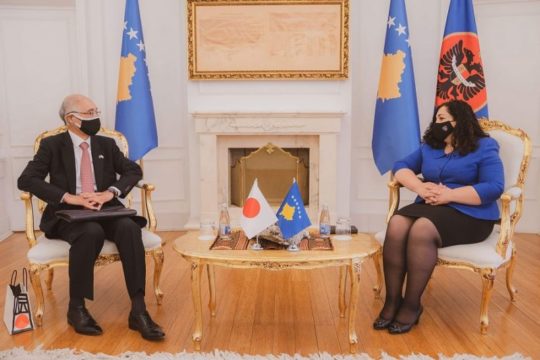 Çifti Vjosa-Albin përdorin Kosovën si çifligun e tyre! Rrefuzuan ndihmën e Shqipërisë për Bojkenin e Albinit, Vjosa i shtrin dorën Japonisë: Kemi nevojë të na ndihmoni që të tejkalojmë pandeminë Çifti Vjosa-Albin përdorin Kosovën si çifligun e tyre! Rrefuzuan ndihmën e Shqipërisë për Bojkenin e Albinit, Vjosa i shtrin dorën Japonisë: Kemi nevojë të na ndihmoni që të tejkalojmë pandeminë