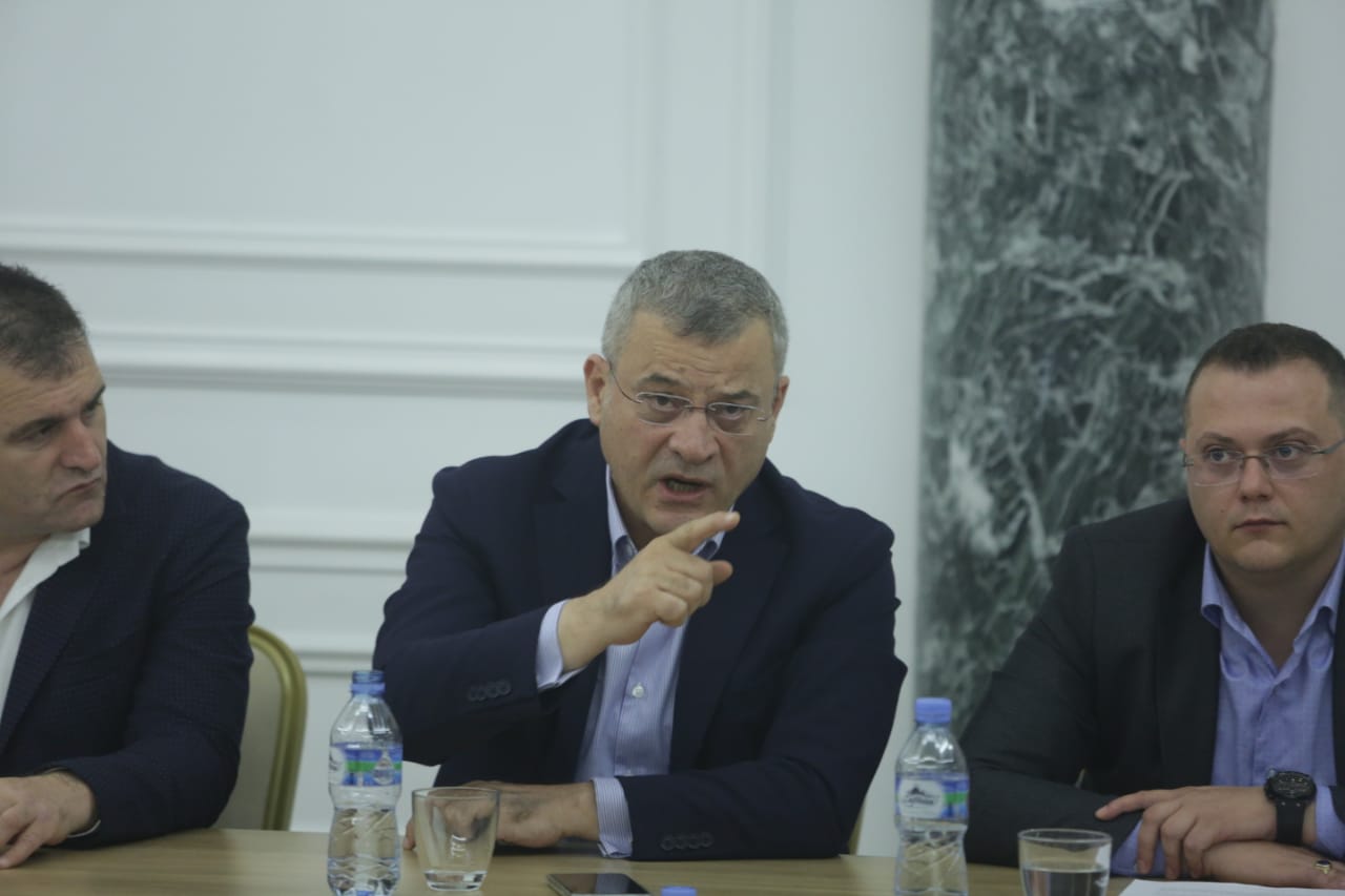 Ish Ministri i PD-së: Midis Bashës dhe Ramës ka negociata për bashkëqeverisje Ish Ministri i PD-së: Midis Bashës dhe Ramës ka negociata për bashkëqeverisje