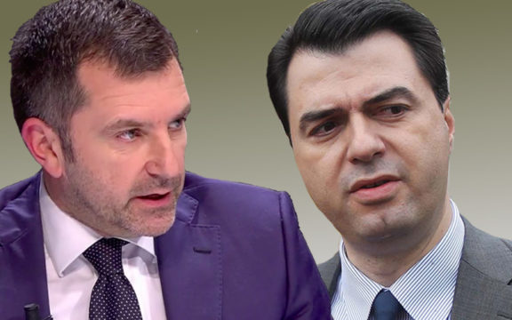 Andi Bushati ndërron “pllakë” dhe sulmon me broçkulla zgjedhjet, por edhe Lulin: Edhe idioti më i madh në Shqipëri, nuk e nxjerr dot më poshtë se e dyta PD, siç e ka nxjerrë Basha 4 herë Andi Bushati ndërron “pllakë” dhe sulmon me broçkulla zgjedhjet, por edhe Lulin: Edhe idioti më i madh në Shqipëri, nuk e nxjerr dot më poshtë se e dyta PD, siç e ka nxjerrë Basha 4 herë