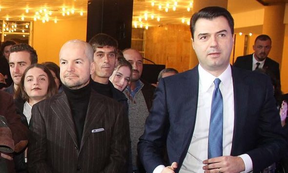 Lela i Çadrës së parë bën “lanet” Lulin: Basha ‘ngre Çadrën’ në PD! Ai si ‘viktimë’ dhe kundërshtarët si ‘të shitur’