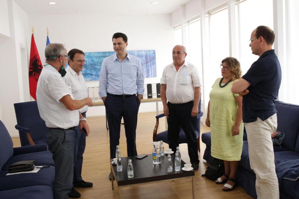 PD sot është një parti e vdekur! Edhe Besniku i zhgënjyer nga Lulzimi: Basha u tregua i pabesë e po përdor kamikazin Jemin Gjana PD sot është një parti e vdekur! Edhe Besniku i zhgënjyer nga Lulzimi: Basha u tregua i pabesë e po përdor kamikazin Jemin Gjana