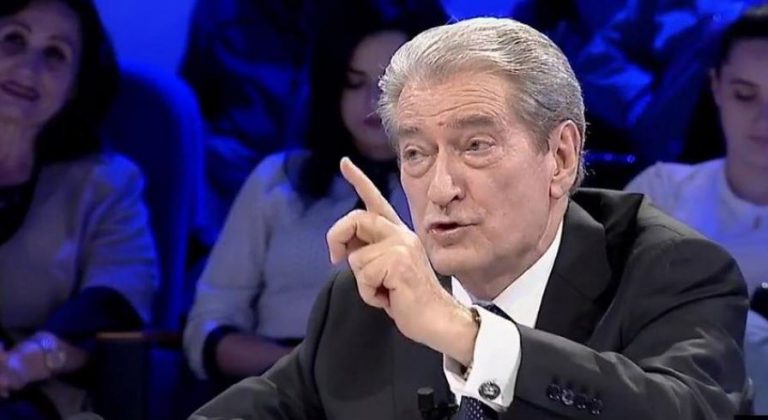 Berisha i di shqiptarët të “verbër”! Në 30 vite kam shtuar vetëm 34 metra shtëpi?! Po më gjetët pasuri të tjera, jua kam falur! Berisha i di shqiptarët të “verbër”! Në 30 vite kam shtuar vetëm 34 metra shtëpi?! Po më gjetët pasuri të tjera, jua kam falur!