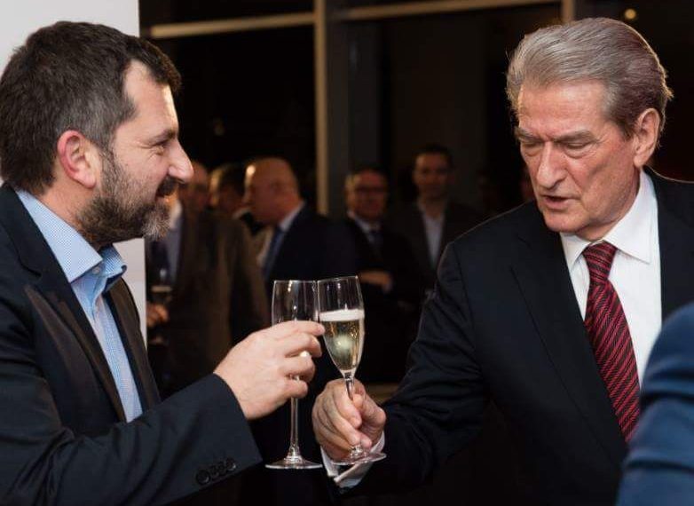 Andi Bushati: Pse SPAK nuk e arreston Berishën? Nuk guxon, sepse është akuzë politike Andi Bushati: Pse SPAK nuk e arreston Berishën? Nuk guxon, sepse është akuzë politike