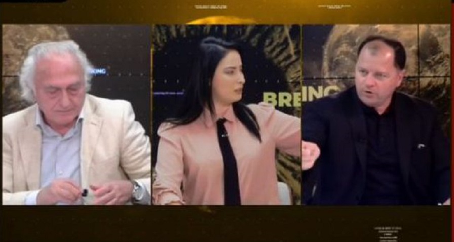 Plas sherri në studio mes Frrok Çupit dhe Lefter Maliqit: “Ped*rast i blerë, palaço, idiot, polic budalla” Plas sherri në studio mes Frrok Çupit dhe Lefter Maliqit: “Ped*rast i blerë, palaço, idiot, polic budalla”