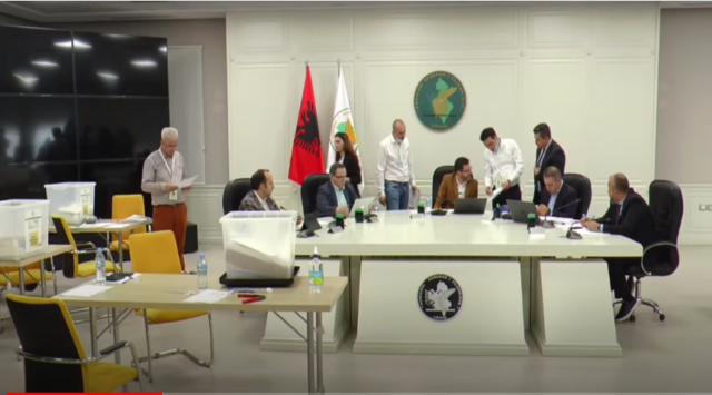 Korrektësia e zgjedhjeve dhe KQZ si shërbim psikologjik për Lulin