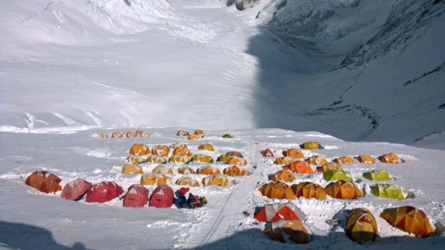 Maja më e lartë në botë “pushtohet” nga… koronavirusi Maja më e lartë në botë “pushtohet” nga… koronavirusi