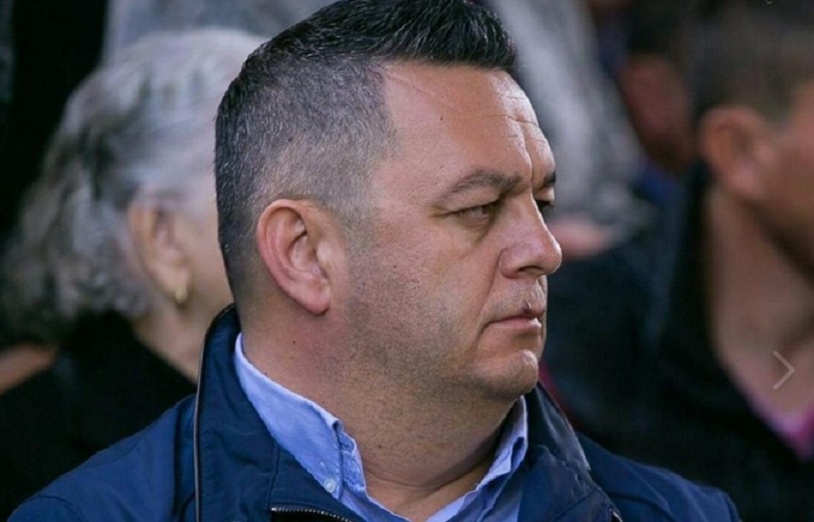 Deputeti i PD-së Helidon Bushati, i kërkon falje gazetarit që e denoncoi se e kishte kërcënuar përmes një telefonate Deputeti i PD-së Helidon Bushati, i kërkon falje gazetarit që e denoncoi se e kishte kërcënuar përmes një telefonate