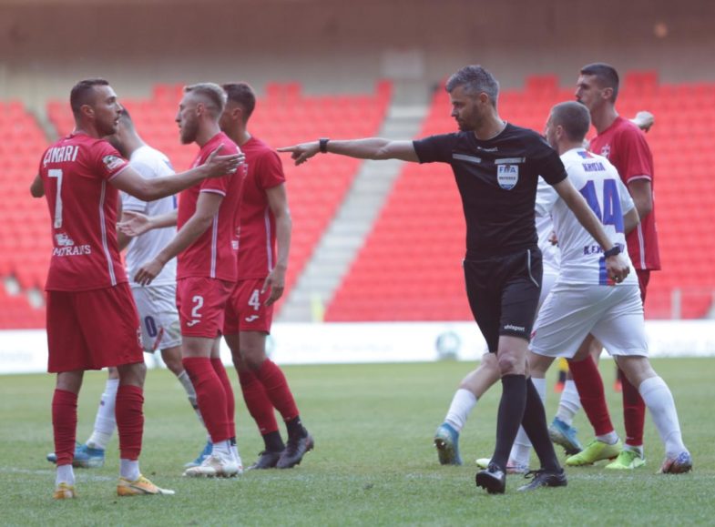 SKANDALI: Penalltia inekzistente e kamikazit të Armando Dukës kundër Partizanit, që vendosi fituesin e Superiores SKANDALI: Penalltia inekzistente e kamikazit të Armando Dukës kundër Partizanit, që vendosi fituesin e Superiores