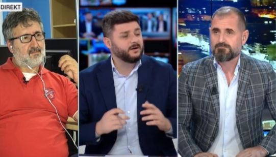 Gazet-arët e familjes Berisha i’a kalojnë edhe portokallisë: Amerikanët i thanë mos fol për Kosovën, se s’të japim vizë! Ai ‘ tha futeni në by*** Gazet-arët e familjes Berisha i’a kalojnë edhe portokallisë: Amerikanët i thanë mos fol për Kosovën, se s’të japim vizë! Ai ‘ tha futeni në by***