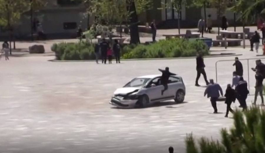 A ishte e stisur skena në Sheshin “Skënderbej” për të tërhequr vëmendjen në ditën e zgjedhjeve A ishte e stisur skena në Sheshin “Skënderbej” për të tërhequr vëmendjen në ditën e zgjedhjeve