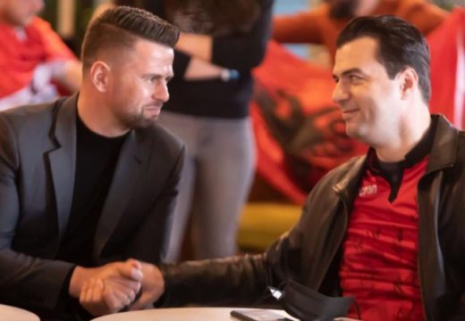 Lulzim Basha merr dhe përkrahjen e Andi Lilës: Unë do të mbështes sepse urgani i popullit tani nuk do ndalet Lulzim Basha merr dhe përkrahjen e Andi Lilës: Unë do të mbështes sepse urgani i popullit tani nuk do ndalet