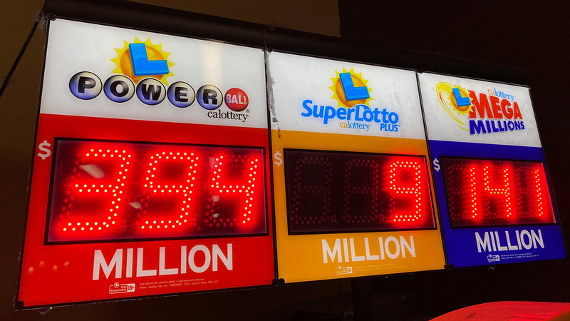 Do fitonte miliona dollarë, lan bashkë me pantallonat dhe biletën fituese në lavatriçe