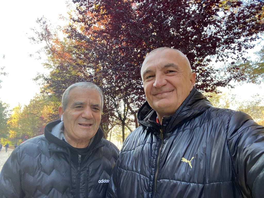 Revoltohet “demokomunisti” Kastriot Islami: Çdo popull meriton Qeverinë që ka, ta gëzoni Edi Ramën frikacakë Revoltohet “demokomunisti” Kastriot Islami: Çdo popull meriton Qeverinë që ka, ta gëzoni Edi Ramën frikacakë