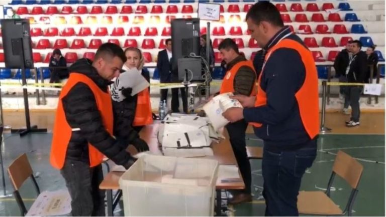 Misioni i SHBA-ve në OSBE, deklaratë për 25 prillin: Blerja e votës mbetet problem, PS u favorizua nga kontrolli mbi administratën lokale Misioni i SHBA-ve në OSBE, deklaratë për 25 prillin: Blerja e votës mbetet problem, PS u favorizua nga kontrolli mbi administratën lokale