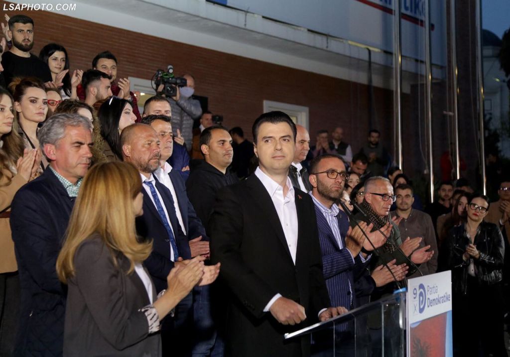 PD drejt zgjedhjeve, të dielën mblidhen Kryesia dhe Këshilli Kombëtar, Basha u përgjigjet kritikëve që i kërkojnë dorëheqjen PD drejt zgjedhjeve, të dielën mblidhen Kryesia dhe Këshilli Kombëtar, Basha u përgjigjet kritikëve që i kërkojnë dorëheqjen