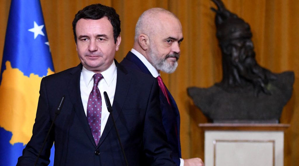 Albin Kurti ndryshon mendje për Minishengenin pasi akuzonin Ramën, opozita e sulmon me parullat e Vetëvendosjes Albin Kurti ndryshon mendje për Minishengenin pasi akuzonin Ramën, opozita e sulmon me parullat e Vetëvendosjes