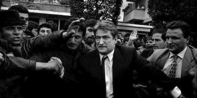 “Trondit” ish-prokurori: Afera me naftën Virxhin, fitime kolosale për njerëz pranë Berishës “Trondit” ish-prokurori: Afera me naftën Virxhin, fitime kolosale për njerëz pranë Berishës