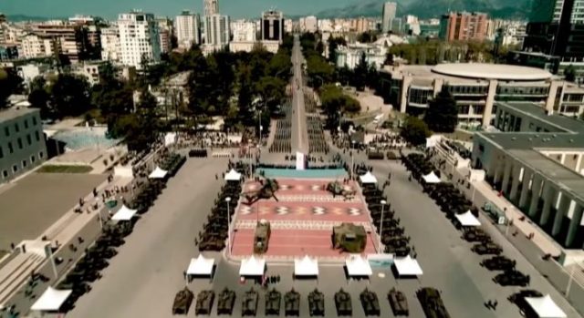VIDEO/ Defender Europe 21 “pushton” edhe Tiranën: Ja kur do zbarkojnë në kryeqytet helikopterët, tanket e trupat ushtarakë! VIDEO/ Defender Europe 21 “pushton” edhe Tiranën: Ja kur do zbarkojnë në kryeqytet helikopterët, tanket e trupat ushtarakë!
