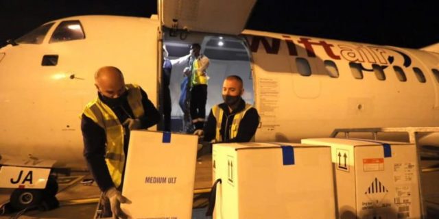 Rinas: Rama konfirmon ardhjen e 11,700 dozave të tjera të vaksinës Pfizer Rinas: Rama konfirmon ardhjen e 11,700 dozave të tjera të vaksinës Pfizer