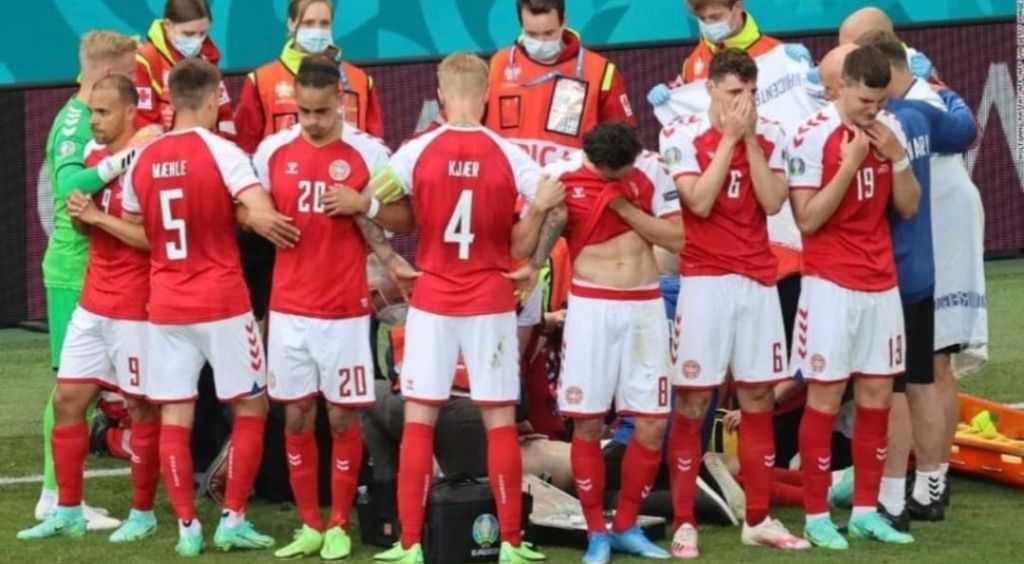 Gazetarë… perëndi në keni: Merrni mësimin e duhur nga këta! Mos na i sillni vdekjet, vrasjet, sherret, britmat në televizor e në celular Gazetarë… perëndi në keni: Merrni mësimin e duhur nga këta! Mos na i sillni vdekjet, vrasjet, sherret, britmat në televizor e në celular