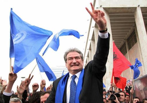 Tjetër mesazh të koduar në Facebook për demokratët: Berisha po rikthehet në krye të tubimeve të PD Tjetër mesazh të koduar në Facebook për demokratët: Berisha po rikthehet në krye të tubimeve të PD