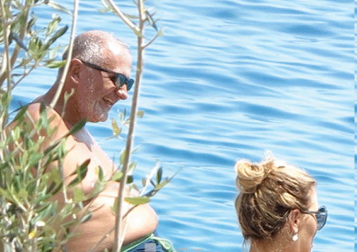 Bledi Mane thirrje Monikës: “Veremosjen” Petrit Vasili prej zhelesh nxirre jashtë parlamentit Bledi Mane thirrje Monikës: “Veremosjen” Petrit Vasili prej zhelesh nxirre jashtë parlamentit