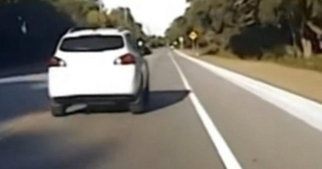 E tmerrshme! Babai “fluturon” foshnjën nga dritarja për t’ju shmangur ndjekjes së policëve (Video) E tmerrshme! Babai “fluturon” foshnjën nga dritarja për t’ju shmangur ndjekjes së policëve (Video)