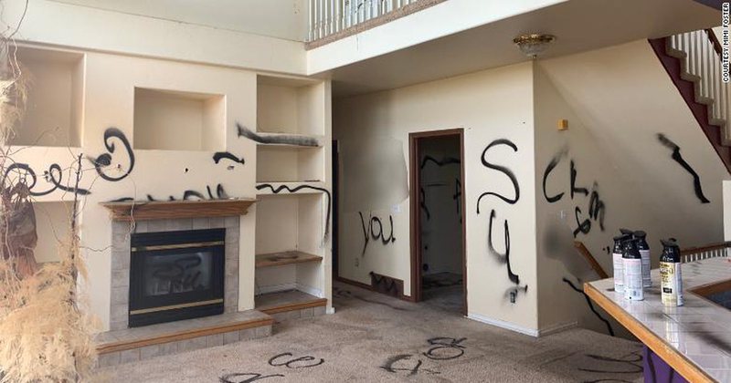 “Shtëpia e ferrit” del në shitje me çmimin marramendës! 16 oferta në 24 orët e para, paralajmërimi: Mos e hapni frigoriferin! “Shtëpia e ferrit” del në shitje me çmimin marramendës! 16 oferta në 24 orët e para, paralajmërimi: Mos e hapni frigoriferin!