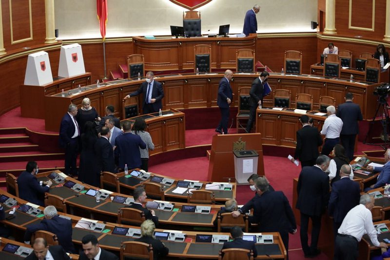 A mund të ketë deputetë që rrezikojnë ta humbin mandatin në 9 shtator?! Kryeprokurori Çela flet për verifikimin e thelluar për 28 kandidatët e dërguar nga KQZ: Presim letërporosi nga vendet …