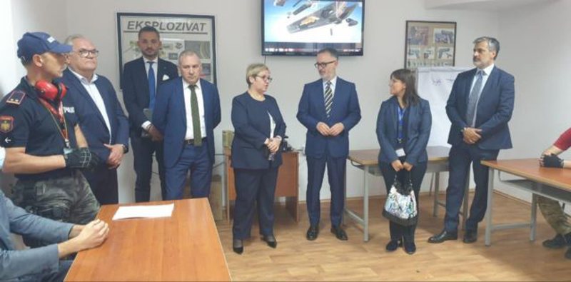 Anti-Mafia italiane merr në dorë hetuesit e “FBI-së shqiptare”: Ambasadori i Italisë në Tiranë jep njoftimin e rëndësishëm