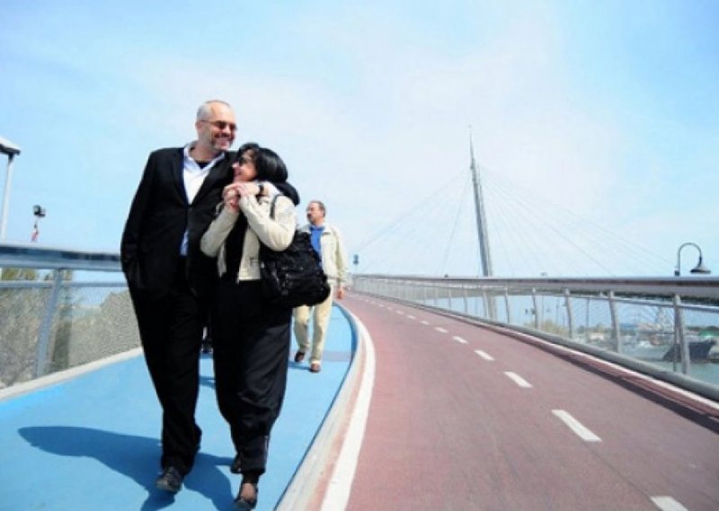 Zbardhet pasuria e Ramës: Kryeministri dhe djali përfitojnë 1.8 milionë lekë dhe 25 mijë euro nga veprat e artit, bashkëshortja 7.7 mln lekë në llogari