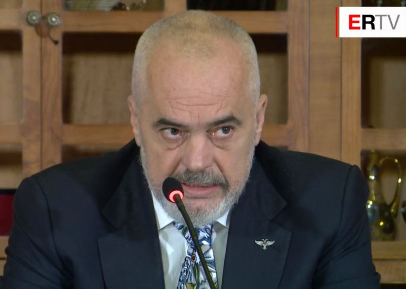 Çfarë ndodhi sonte në mes të Tiranës? Kryeministri Rama publikon videon Çfarë ndodhi sonte në mes të Tiranës? Kryeministri Rama publikon videon