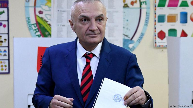 Kuvendi çon në Kushtetuese vendimin për Metën: Gjykata vendos brenda korrikut shkarkimin e presidentit nga detyra! Ja detajet Kuvendi çon në Kushtetuese vendimin për Metën: Gjykata vendos brenda korrikut shkarkimin e presidentit nga detyra! Ja detajet