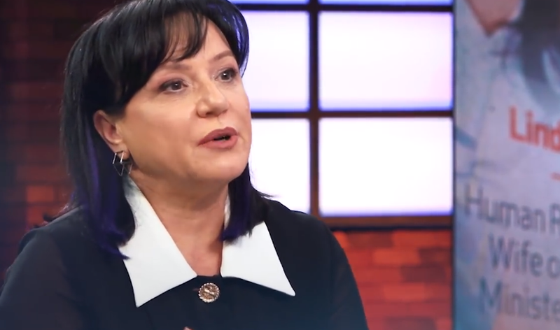 Rrëfehet si asnjëherë më parë Linda Rama! Gruaja e kryeministrit tregon kush e ka ‘timonin’ në familje: Emocionohet kur kujton Anetën! Ajo ishte shumë indiferente ndaj dhimbjes. Na kishte bindur që… Rrëfehet si asnjëherë më parë Linda Rama! Gruaja e kryeministrit tregon kush e ka ‘timonin’ në familje: Emocionohet kur kujton Anetën! Ajo ishte shumë indiferente ndaj dhimbjes. Na kishte bindur që…