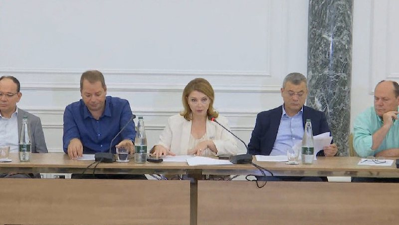 “Partia Demokratike jashtë shtratit ligjor”! Dalin në një konferencë urgjente grupimi ‘Për PD-në’: Arben Ristani zbardh shkeljet e Lulzim Bashës “Partia Demokratike jashtë shtratit ligjor”! Dalin në një konferencë urgjente grupimi ‘Për PD-në’: Arben Ristani zbardh shkeljet e Lulzim Bashës