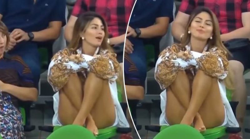 Video që po bënë xhiron e botës“! Unë, zemra ime dhe gjithçka i përket asaj”: Komentatori mahnitet nga bukuria e tifozes ruse! Harron ndeshjen dhe i’a fillon këngës Video që po bënë xhiron e botës“! Unë, zemra ime dhe gjithçka i përket asaj”: Komentatori mahnitet nga bukuria e tifozes ruse! Harron ndeshjen dhe i’a fillon këngës