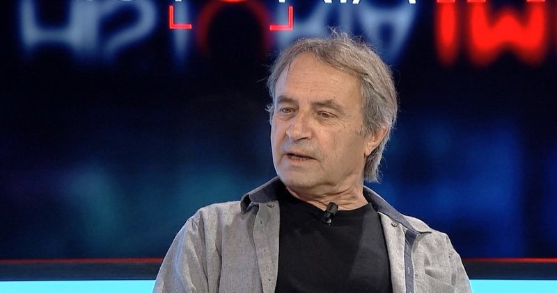 Nuk do ta besoni! Aktori i njohur shqiptar tregon për çfarë ka studjuar dhe profesionin që ka ushtruar për 2 vite: Jam penduar që e kam lënë! Nuk do ta besoni! Aktori i njohur shqiptar tregon për çfarë ka studjuar dhe profesionin që ka ushtruar për 2 vite: Jam penduar që e kam lënë!