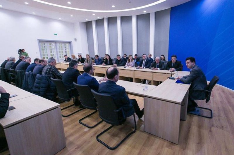 Basha nis furtunën në PD, përmbys Këshillin Kombëtar, Kryesinë, Sekretariatet dhe degët, ikin Nishani dhe mbështetësit e Berishës Basha nis furtunën në PD, përmbys Këshillin Kombëtar, Kryesinë, Sekretariatet dhe degët, ikin Nishani dhe mbështetësit e Berishës