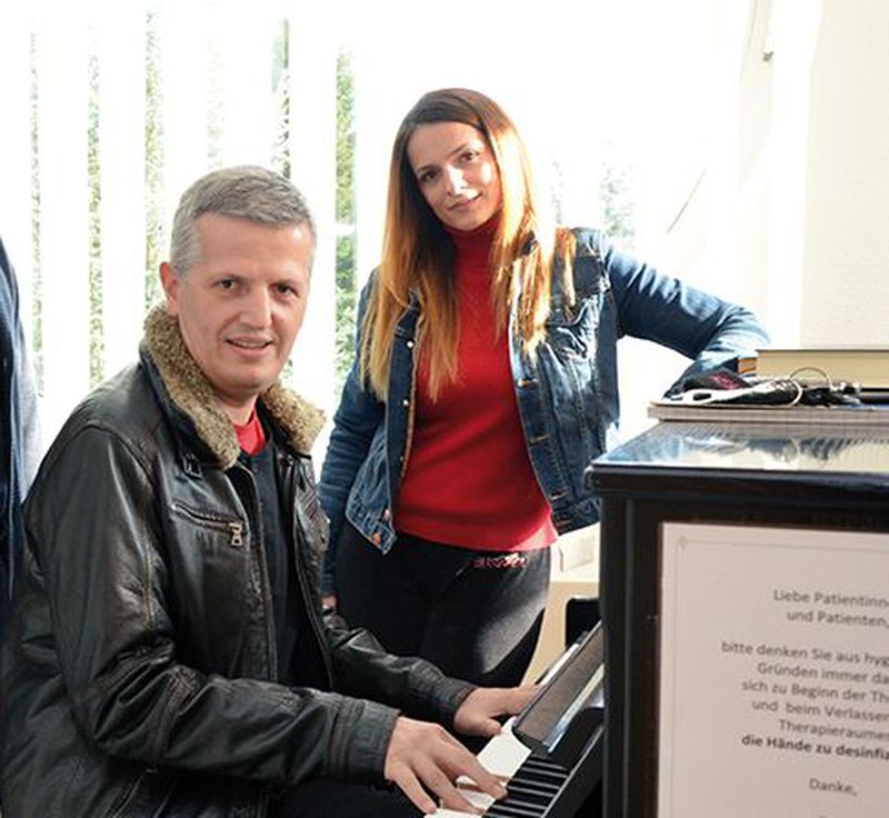 Braktisi Shqipërinë për Amerikën, Mira Konçi rikthehet me surprizën e bukur Braktisi Shqipërinë për Amerikën, Mira Konçi rikthehet me surprizën e bukur