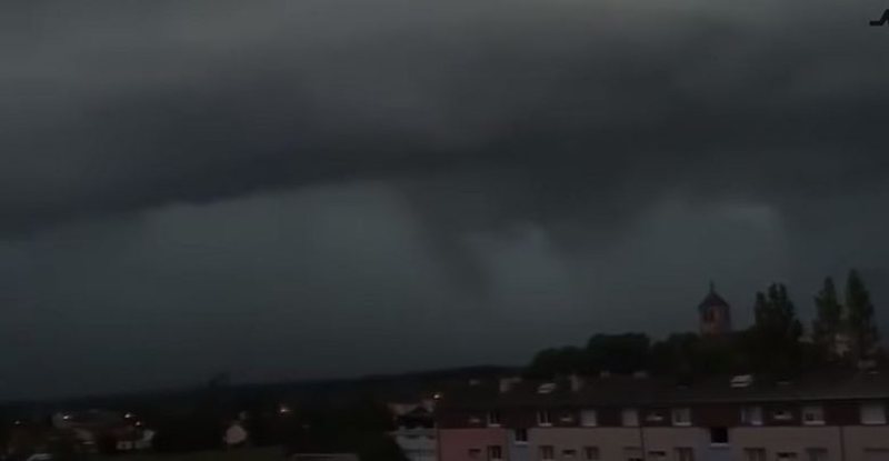 Ndodh “apokalipsi”, dita bëhet natë për disa momente (Publikohet VIDEO-ja e frikshme)