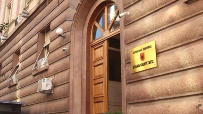 Gjykata Kushtetuese vendos sot fatin e pushtetit vendor, vendi drejt zgjedhjeve të parakohshme në tetor nëse bie 30 qershori Gjykata Kushtetuese vendos sot fatin e pushtetit vendor, vendi drejt zgjedhjeve të parakohshme në tetor nëse bie 30 qershori