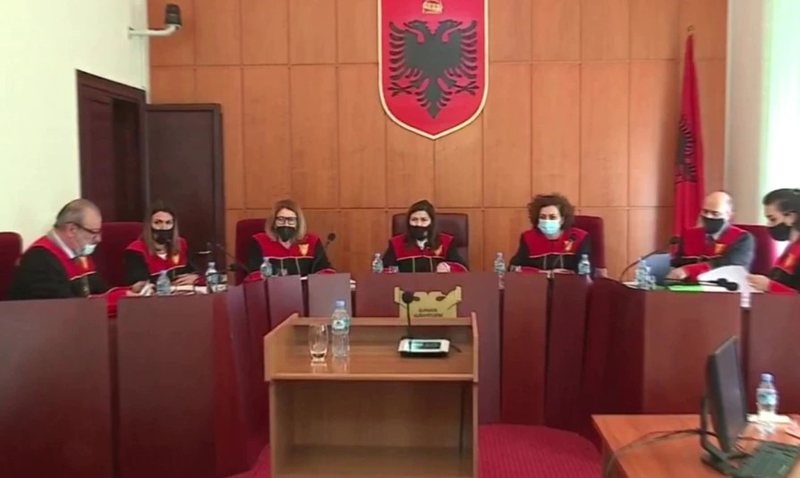 Kushtetuesja tallet apo nuk e ka lexuar opinonin e mëparshëm të Komisionit të Venecias për bojkotin e zgjedhjeve?! VOA e nxjerr bllof : Një përpjekje e anëtarëve të Gjykatës për t’a mbajtur veten larg çeshtjeve të nxehta politike Kushtetuesja tallet apo nuk e ka lexuar opinonin e mëparshëm të Komisionit të Venecias për bojkotin e zgjedhjeve?! VOA e nxjerr bllof : Një përpjekje e anëtarëve të Gjykatës për t’a mbajtur veten larg çeshtjeve të nxehta politike